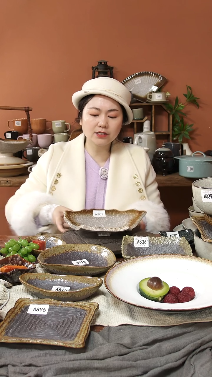 陶瓷A307 一个陶瓷粗陶三足香蕉盘可能微瑕