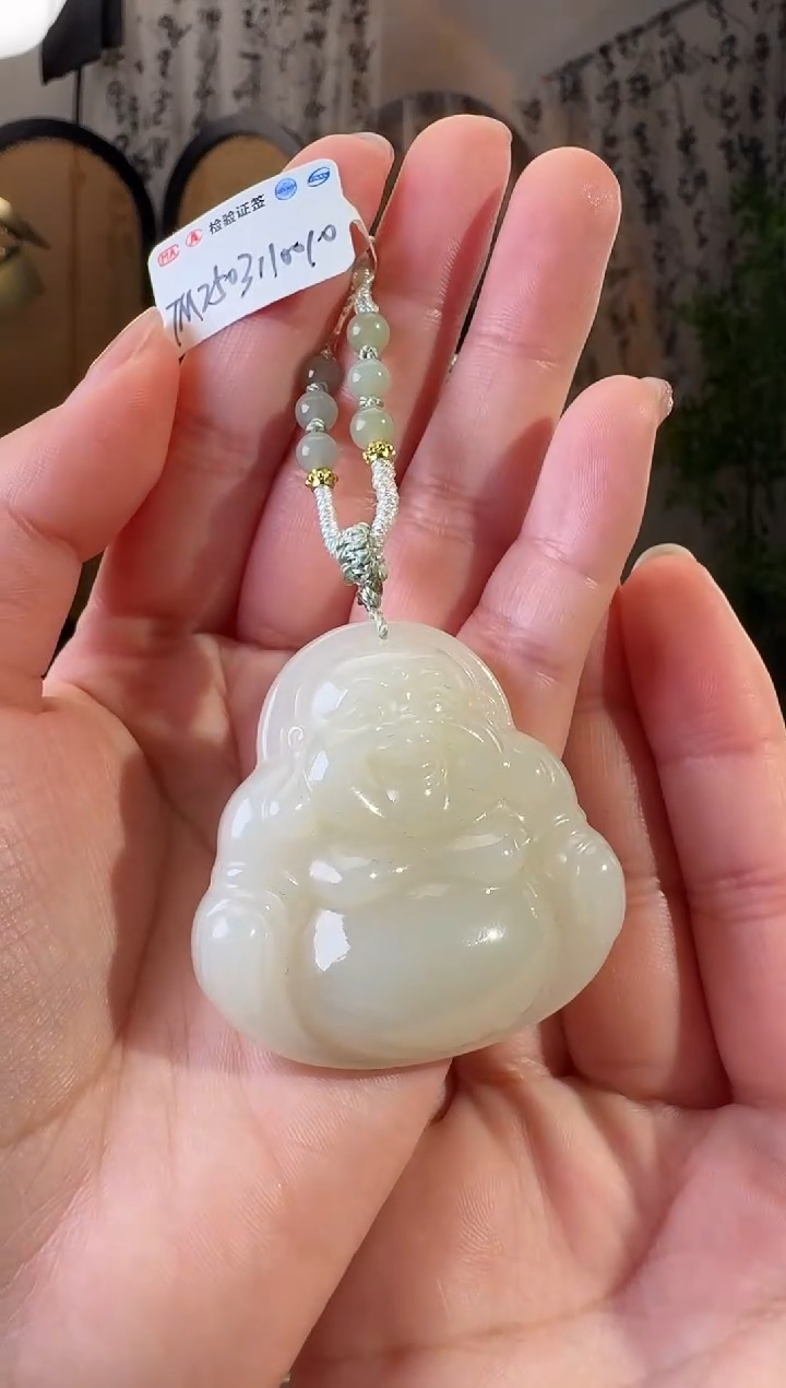 和田玉未镶嵌颈饰佛公 