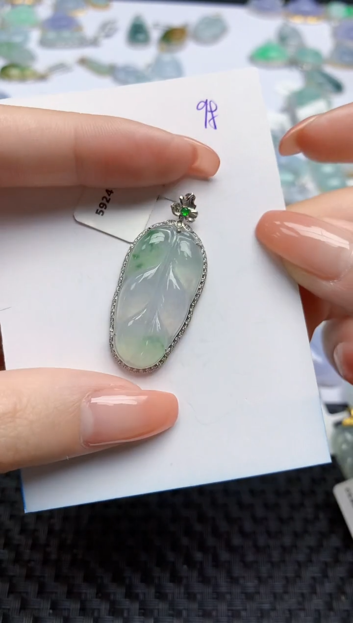 【闪购商品】翡翠颈饰18K金镶嵌天然翡翠A货