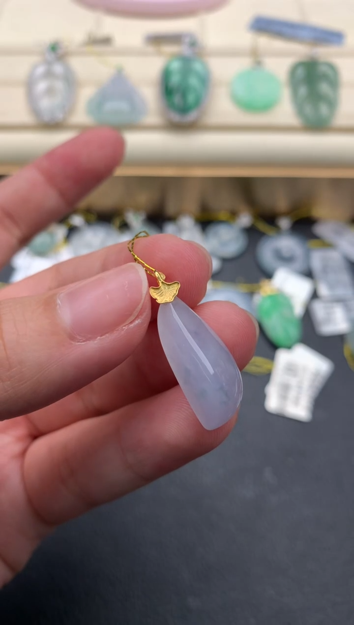 翡翠18K金镶嵌颈饰W817       