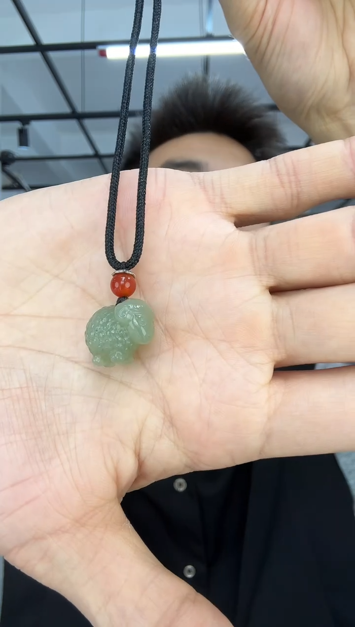 颈饰未镶嵌和田玉小羊吊坠  多样性发