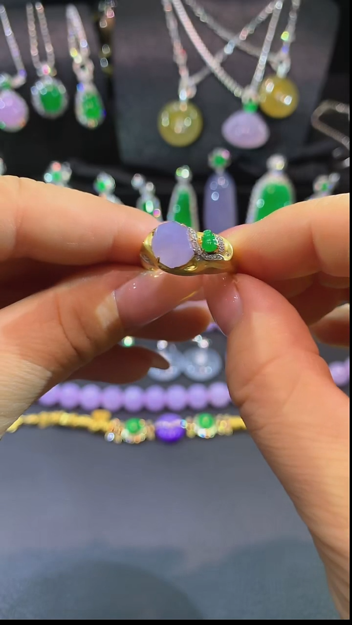 18K金镶嵌戒指翡翠戒指