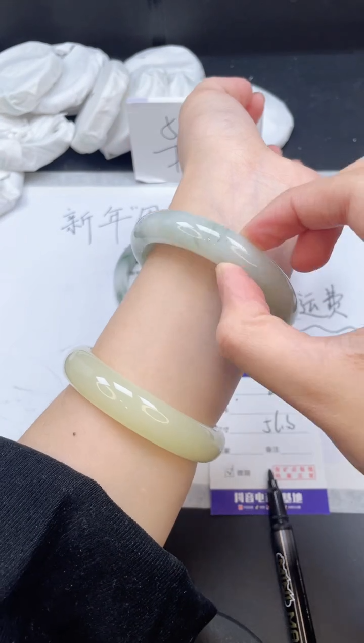 【闪购商品】石英质玉手镯未镶嵌241/56.