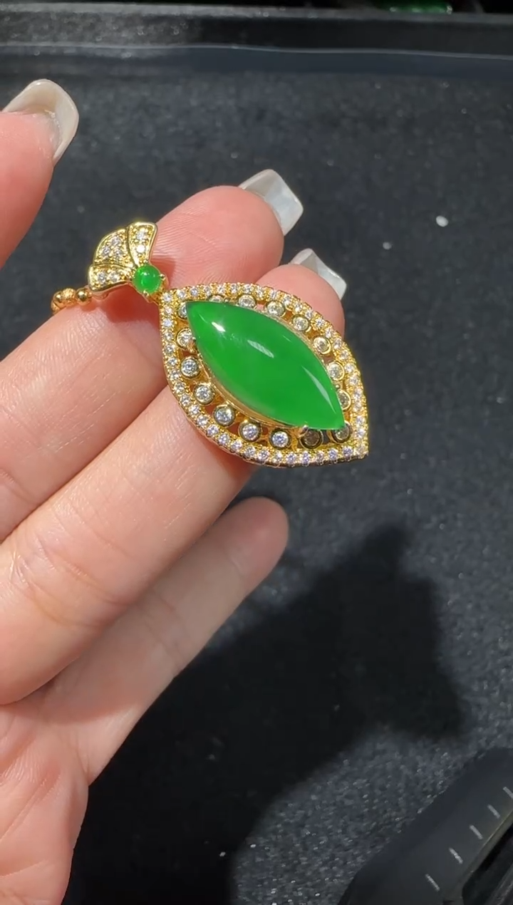 【闪购商品】翡翠吊坠(赠链)未镶嵌多样性发货拍一发一