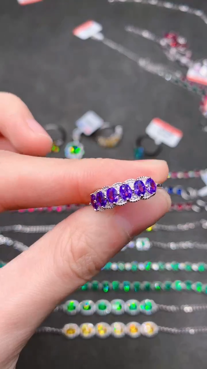 【闪购商品】彩色蓝宝石戒指银S925镶嵌......