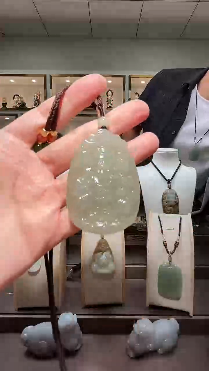 和田玉未镶嵌车挂苏