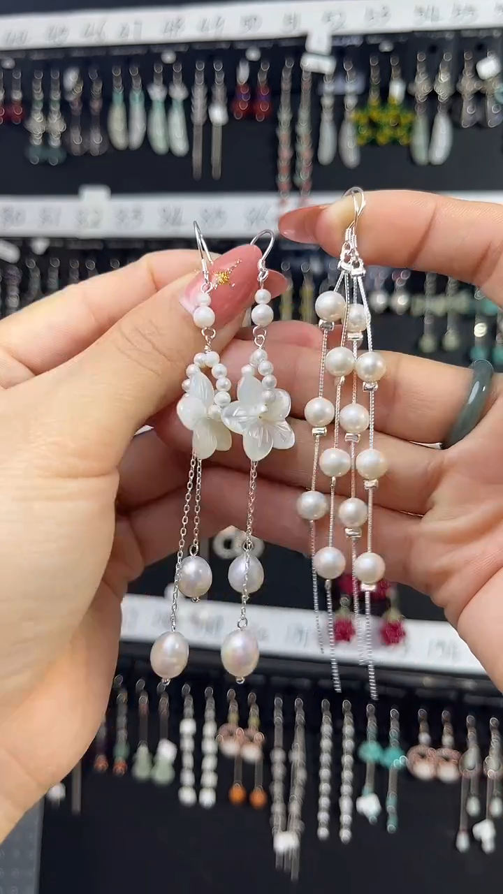 未镶嵌翡翠耳饰小***?小鱼儿