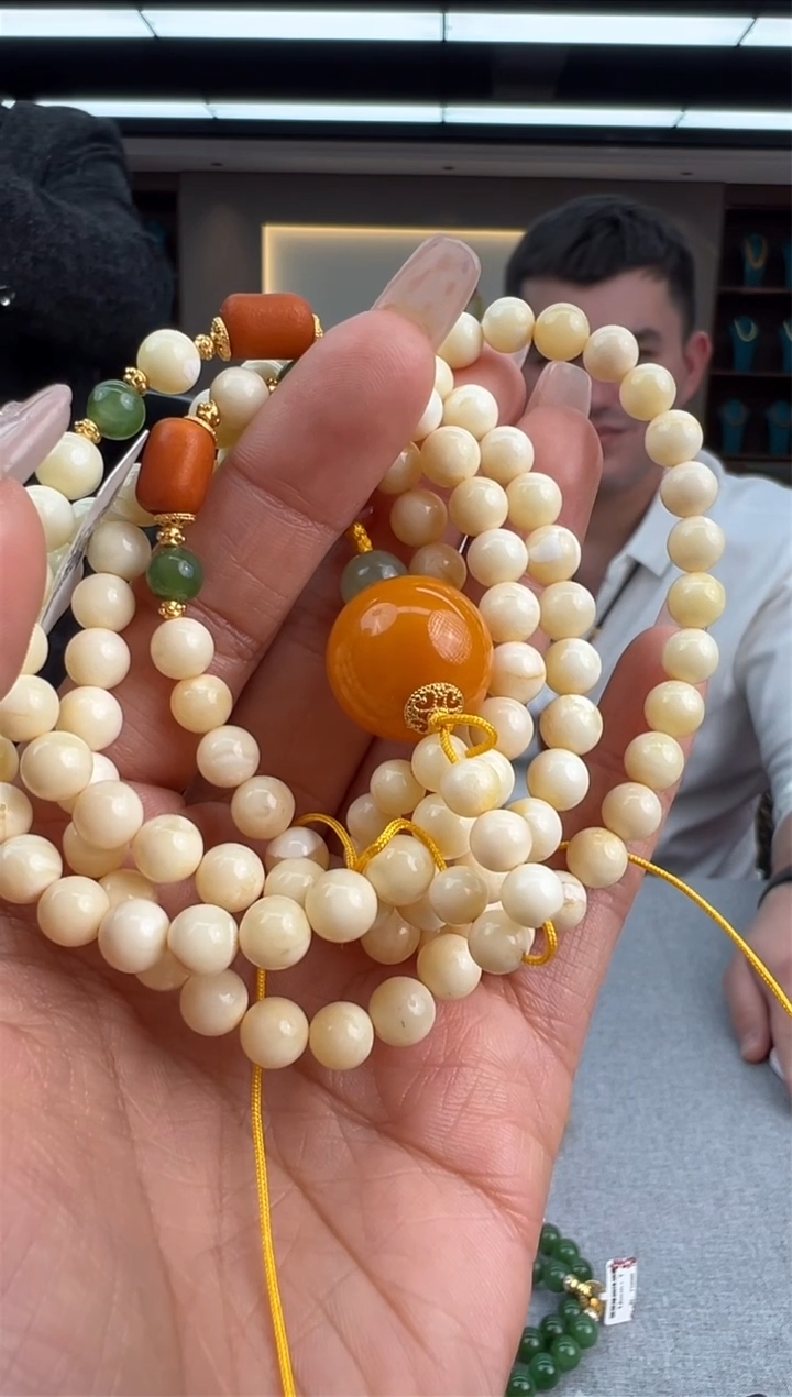 【闪购商品】琥珀颈饰未镶嵌75秒拍号