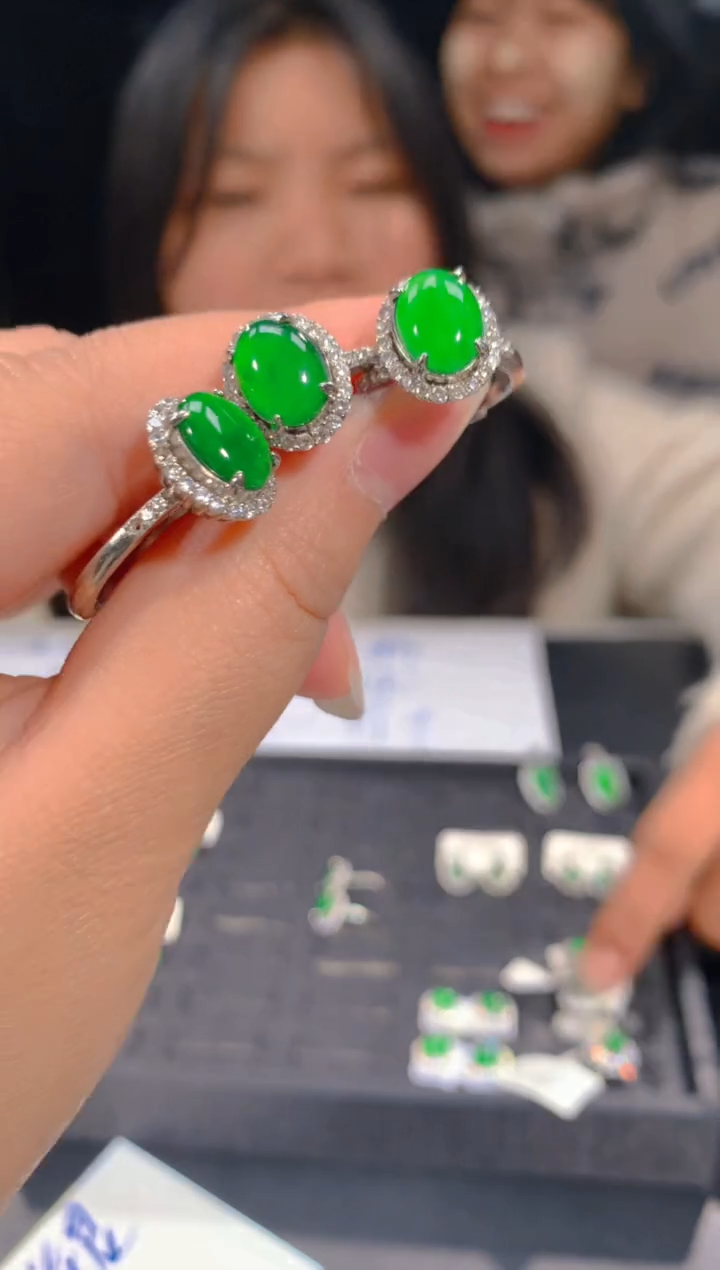 【闪购商品】定制翡翠未镶嵌41定制翡翠，多样性发货（发其一）