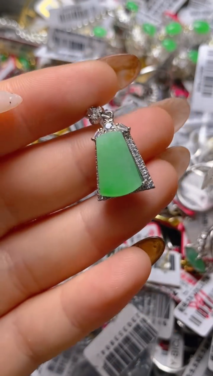 银S925镶嵌戒指翡翠百内无证书