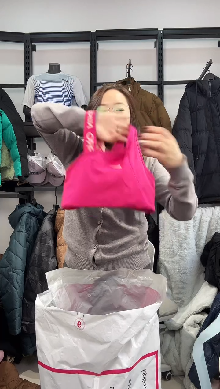 2366 闪购编码  运动卫衣裤以直播间过款为准 尺码  ·  m