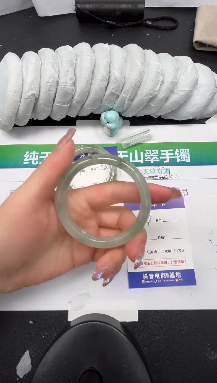 【闪购商品】石英质玉手镯未镶嵌77-53.8