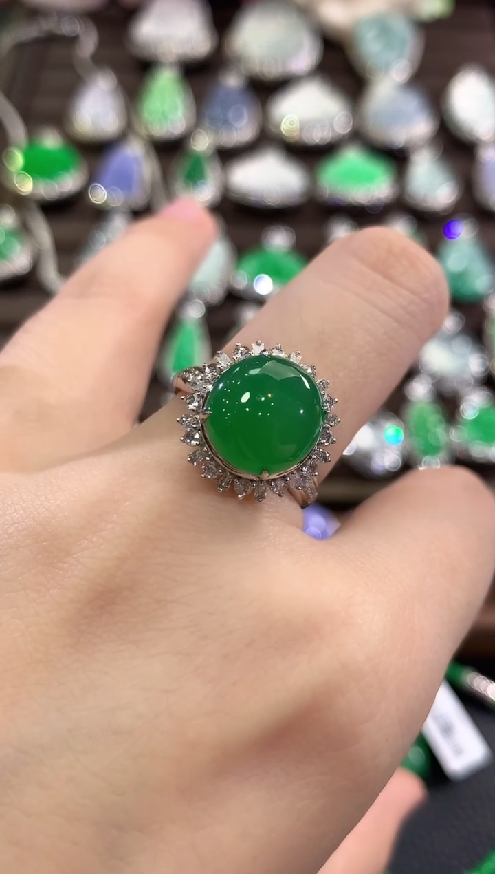 18K金镶嵌戒指翡翠b174