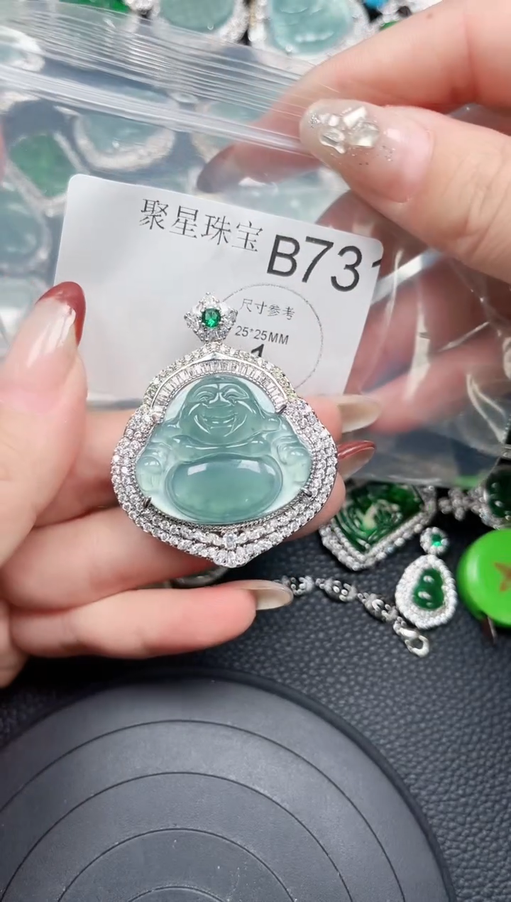 【闪购商品】翡翠颈饰未镶嵌赠皮绳731