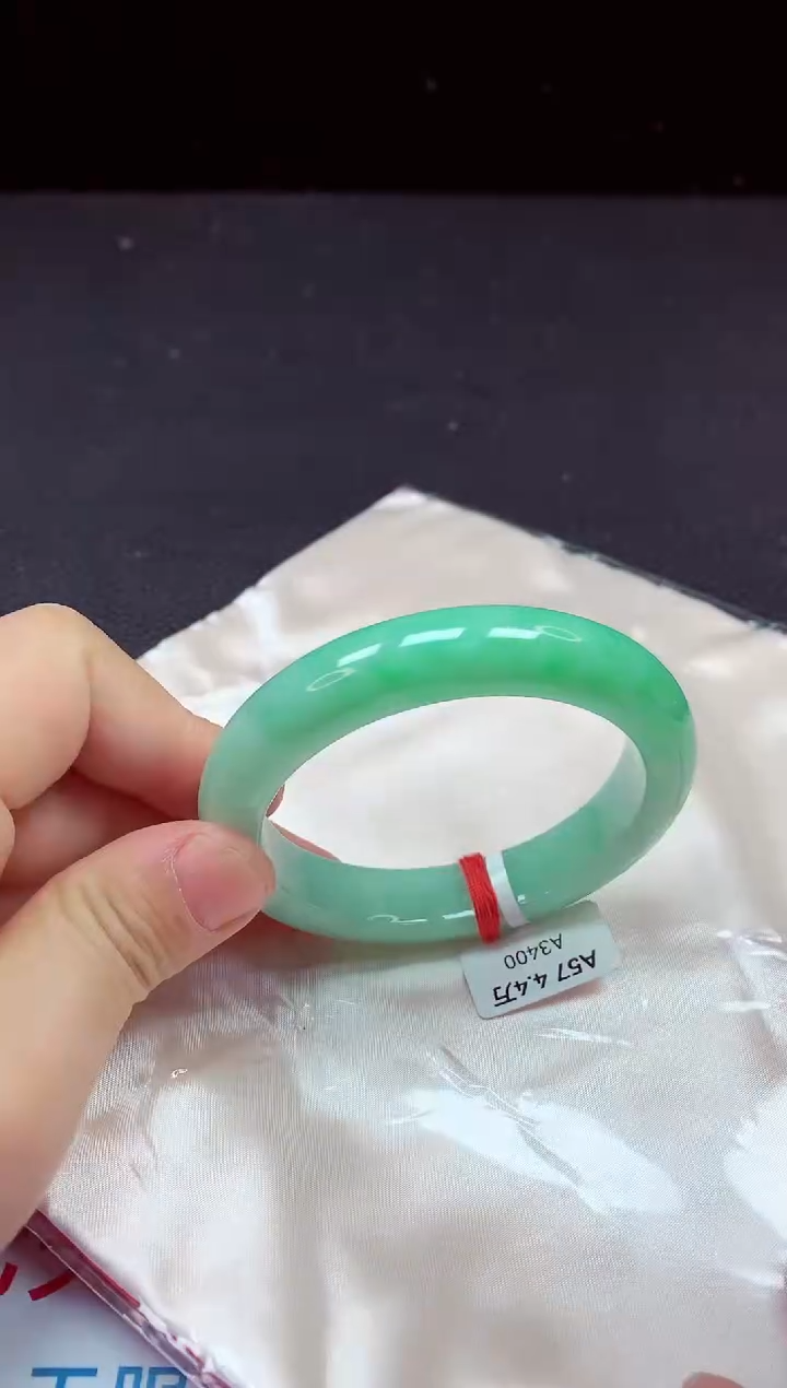 【闪购商品】翡翠手镯未镶嵌镯子57+