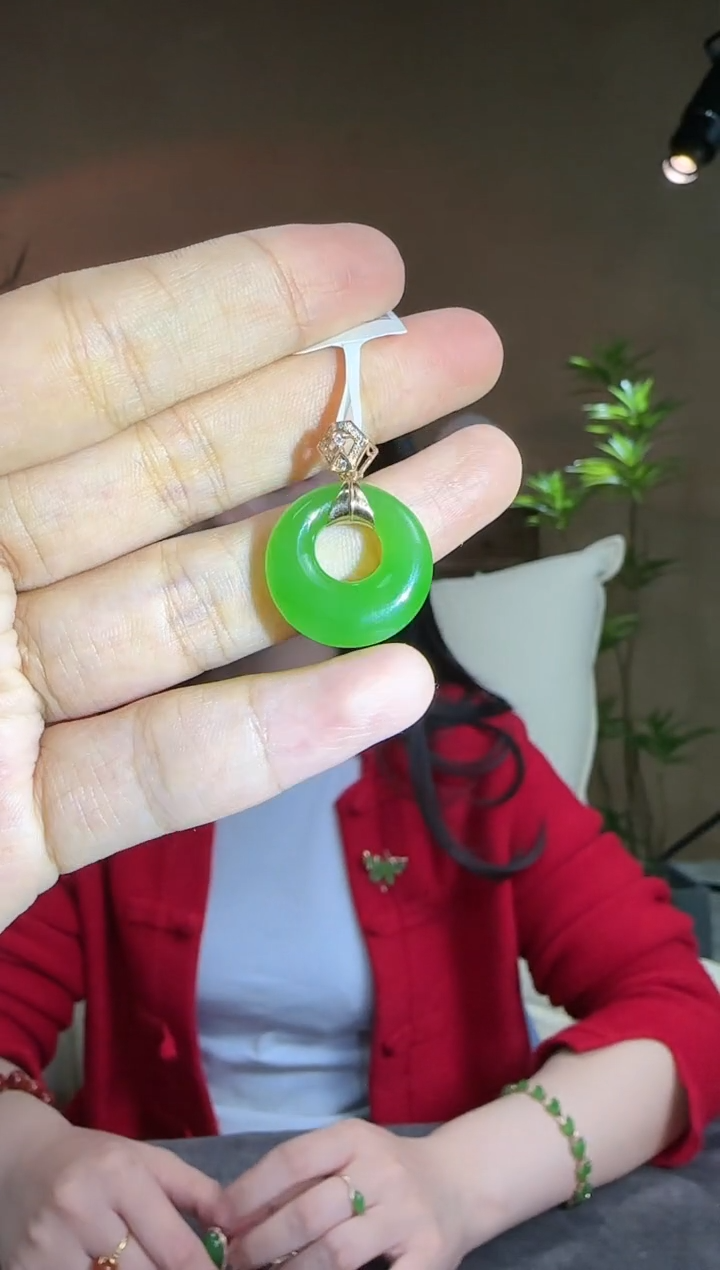 【闪购商品】和田玉吊坠18K金镶嵌18k金镶嵌果绿公主扣吊坠