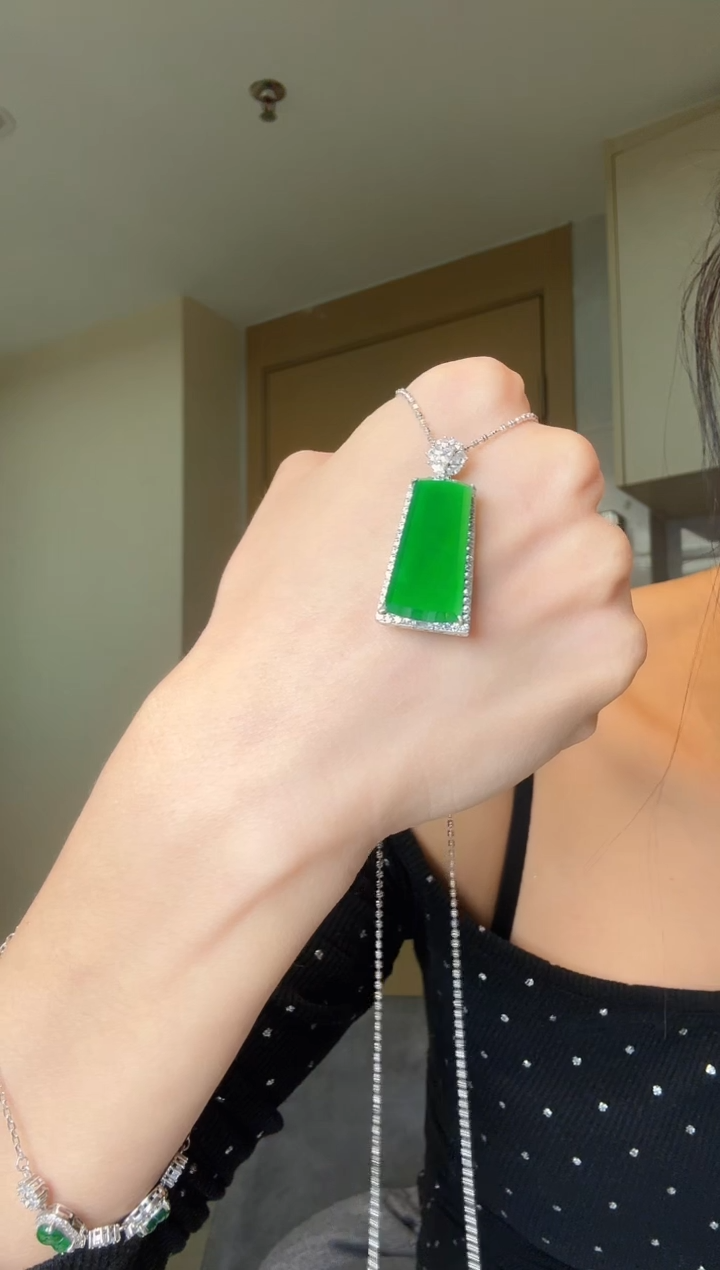 【闪购商品】翡翠吊坠(不含链)银S925镶嵌天然翡翠吊坠