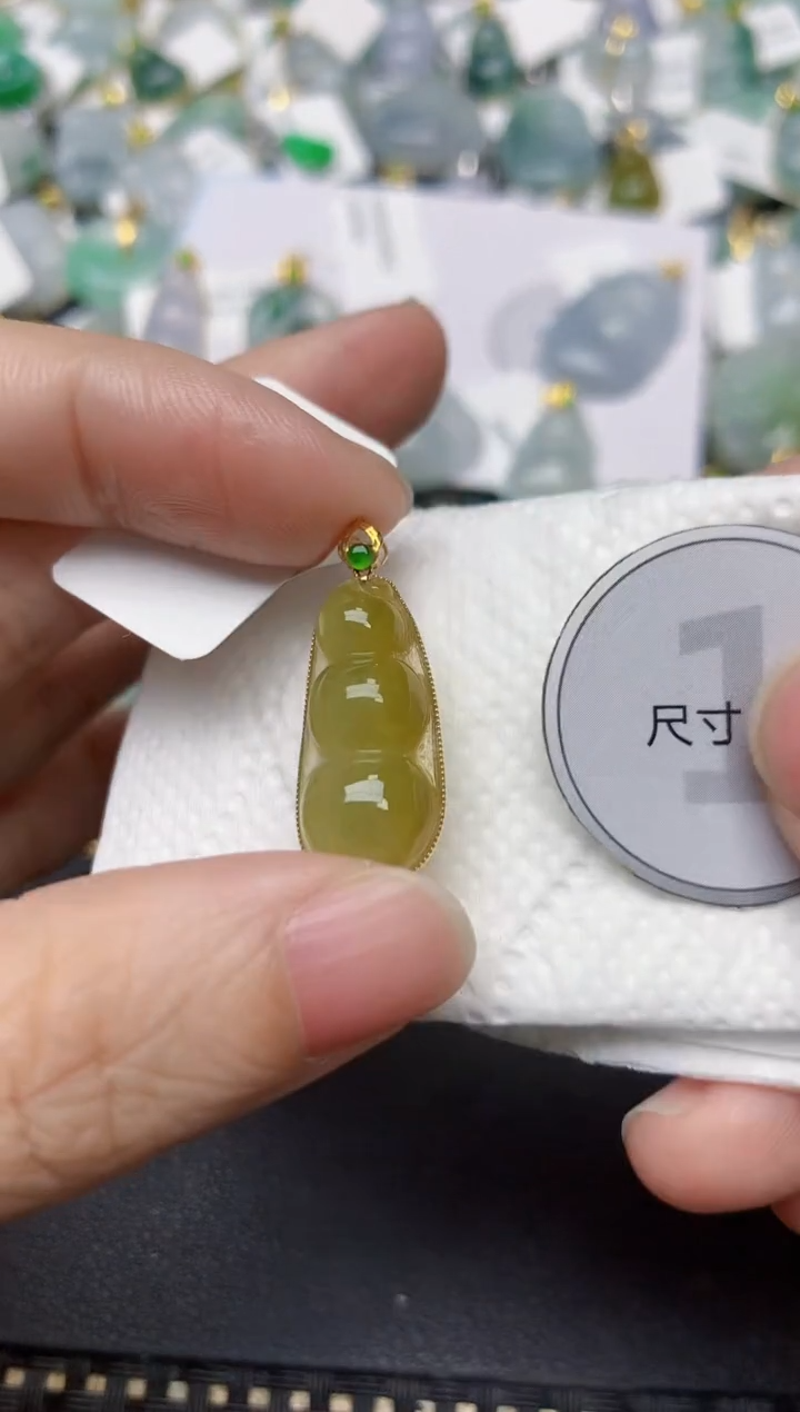 颈饰18K金镶嵌翡翠天然翡翠A货