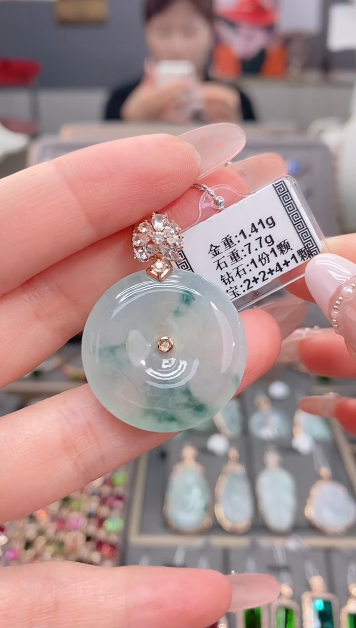 颈饰18K金镶嵌翡翠7.7    