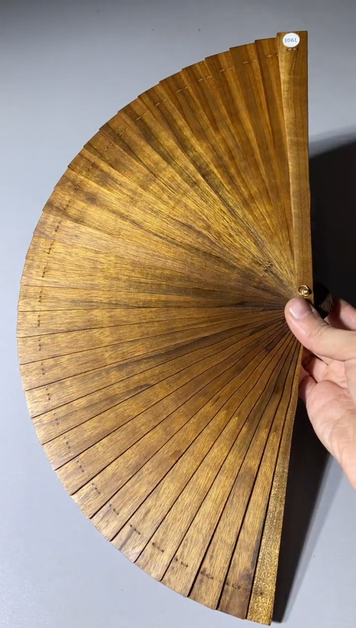 【闪购商品】金丝楠木雕306号21cm金丝楠木小叶桢楠扇子