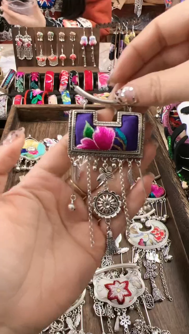 【闪购商品】织绣民族风老绣饰品208