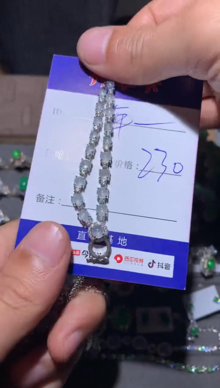 【闪购商品】翡翠颈饰未镶嵌年有_鱼