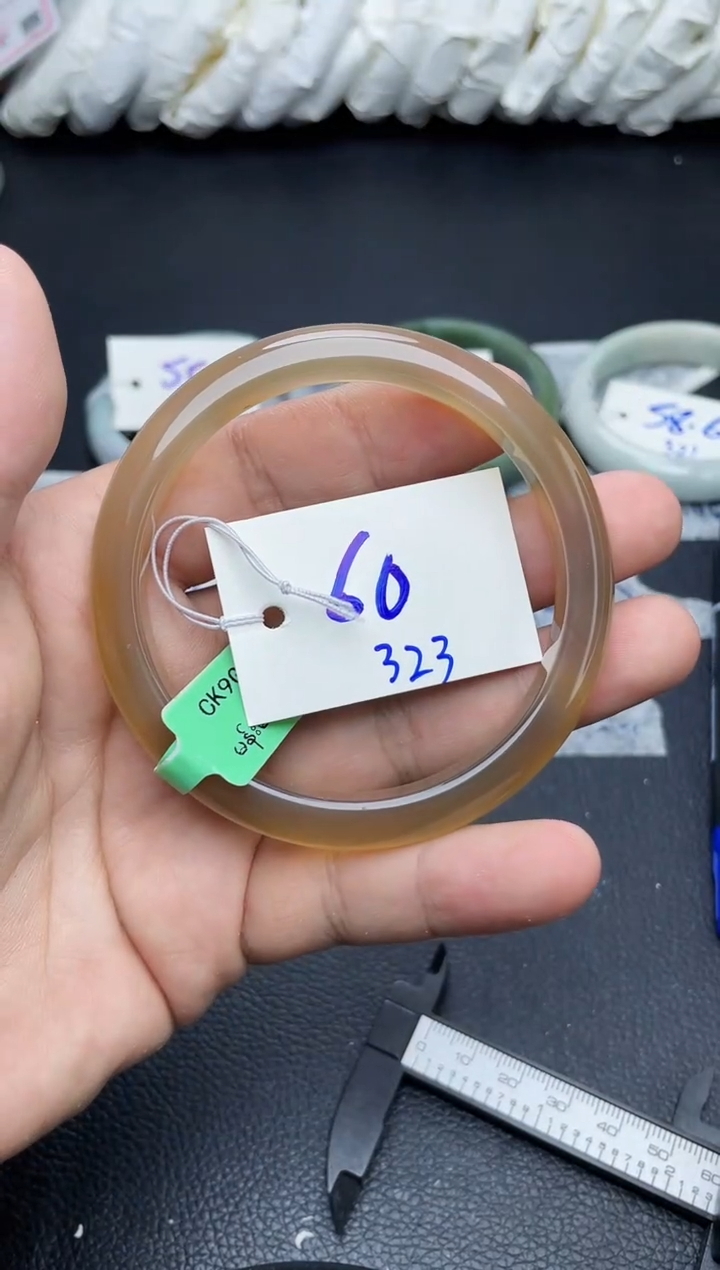 未镶嵌手镯翡翠323