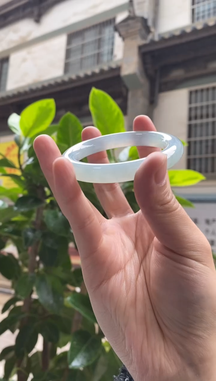 翡翠手镯（圆镯）未镶嵌57圆条