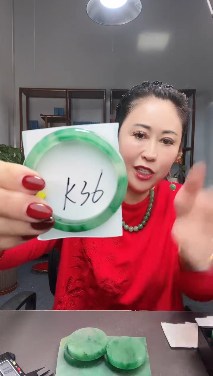 【闪购商品】石英质玉手镯未镶嵌非洲翠