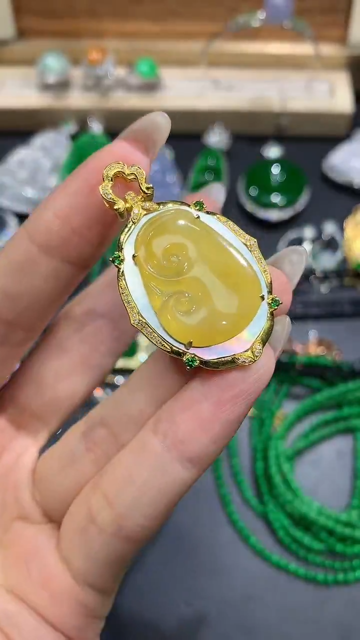 【闪购商品】翡翠吊坠(不含链)18K金镶嵌6团购