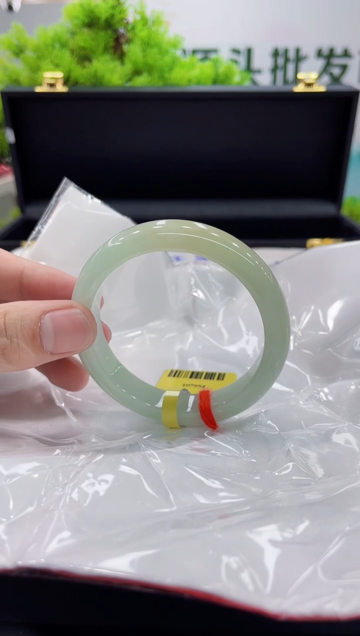 【闪购商品】翡翠手镯未镶嵌手镯