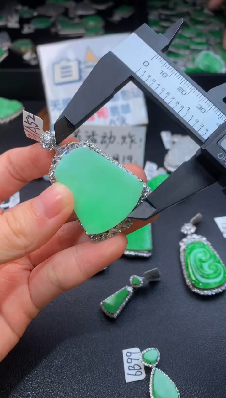 【闪购商品】翡翠颈饰银S925镶嵌翡翠