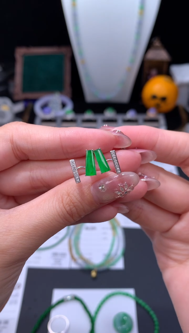 18K金镶嵌定制翡翠?**?qq 