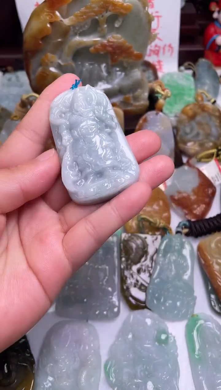 颈饰未镶嵌翡翠关公