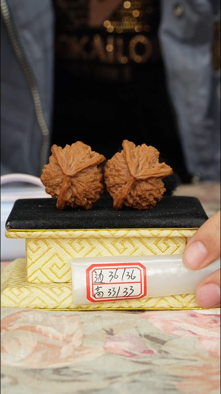 【闪购商品】文玩核桃把件盘山三棱