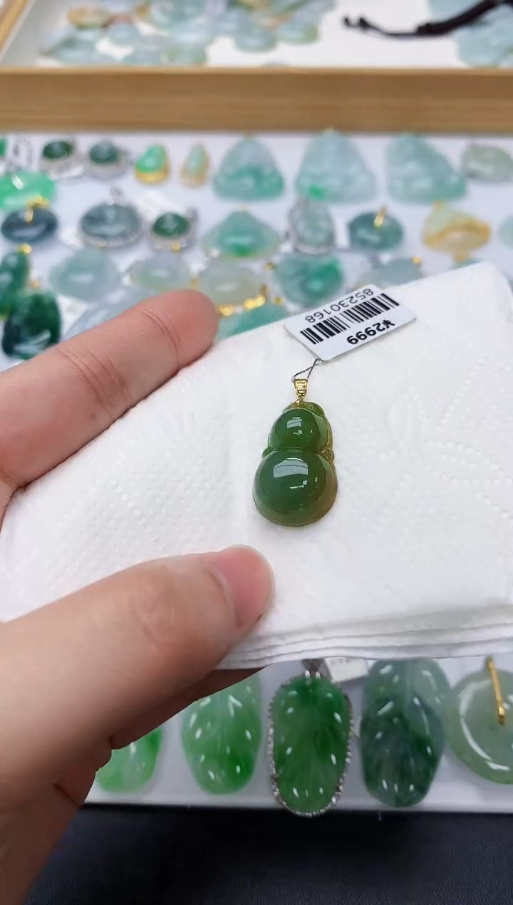 颈饰18K金镶嵌翡翠天然A货