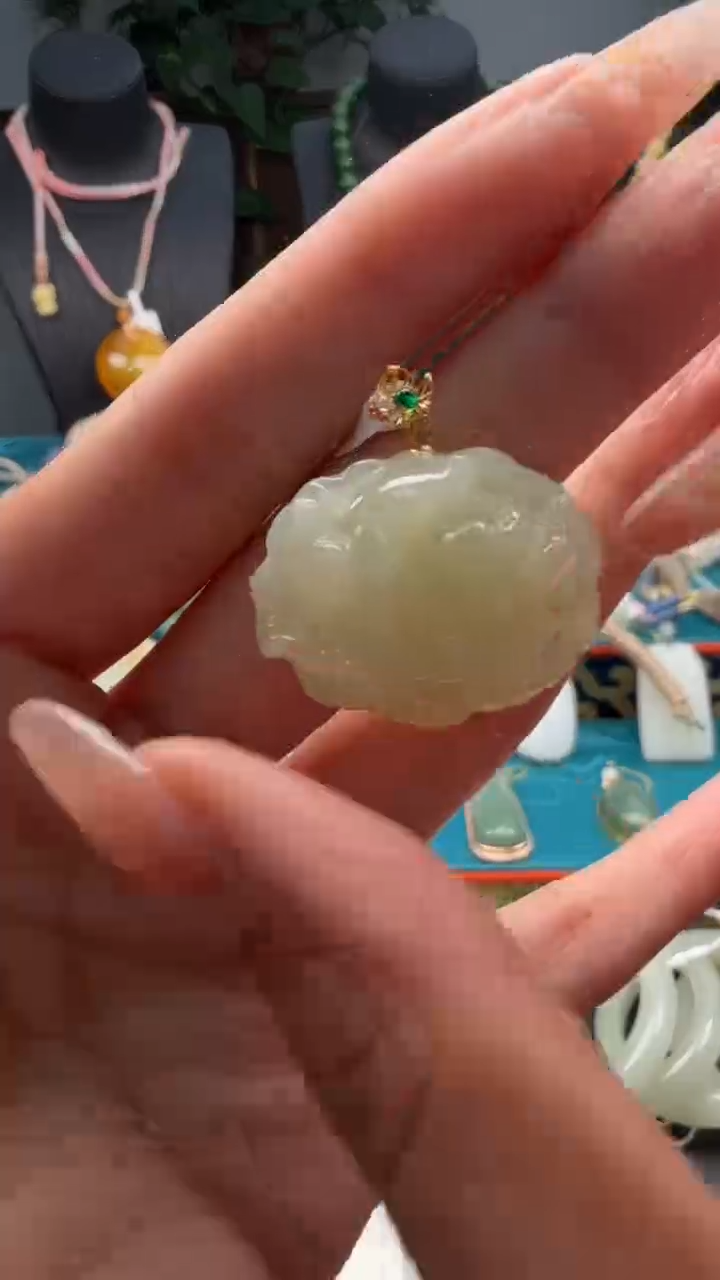 和田玉18K金镶嵌颈饰e011吊坠多样性发其一