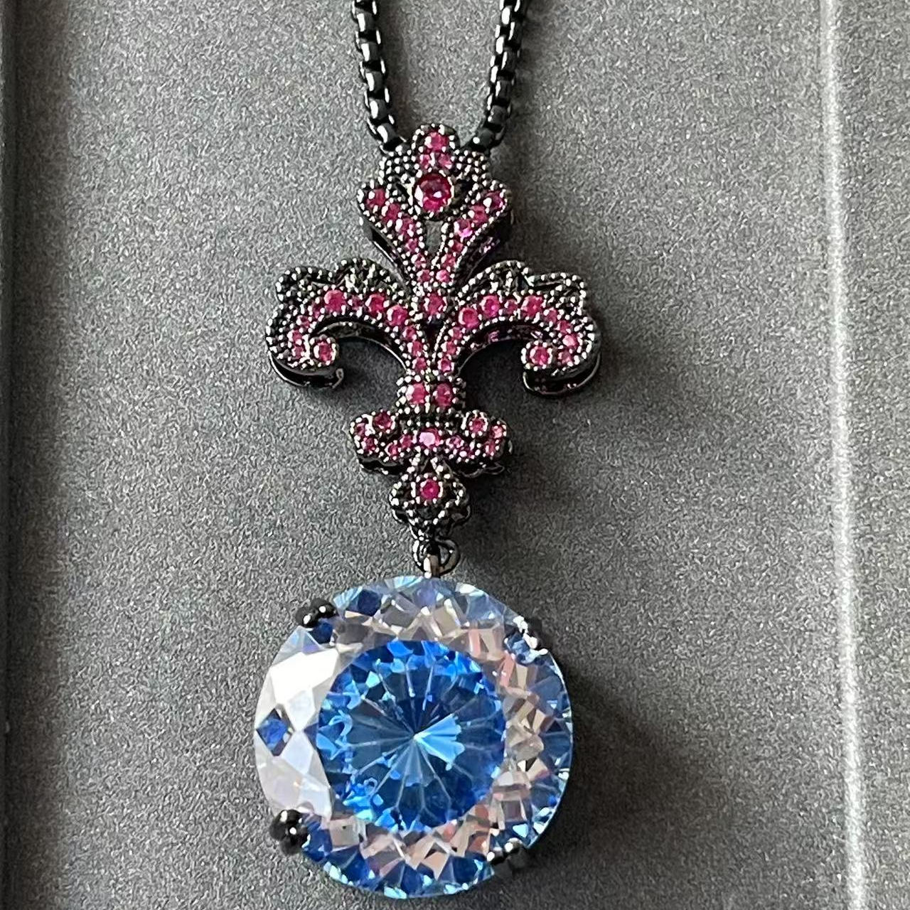 宝阁甄选黑蓝吊坠054