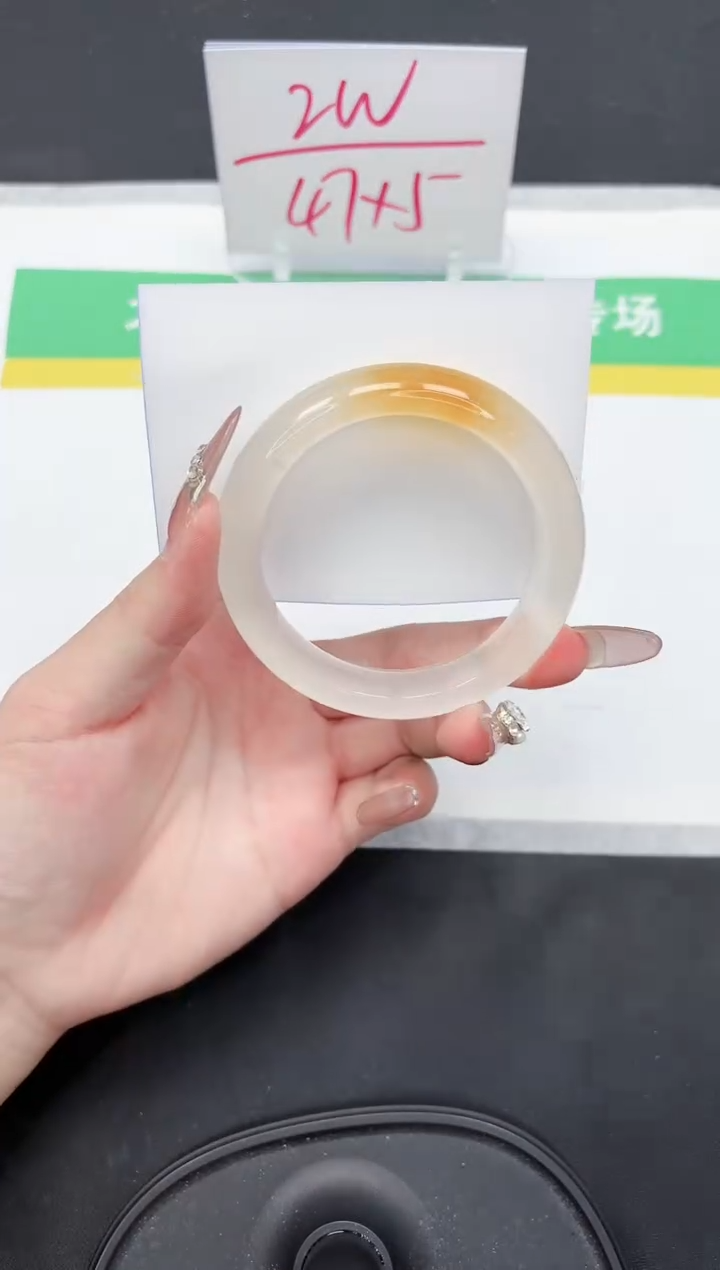 【闪购商品】石英质玉手镯未镶嵌61-56.7