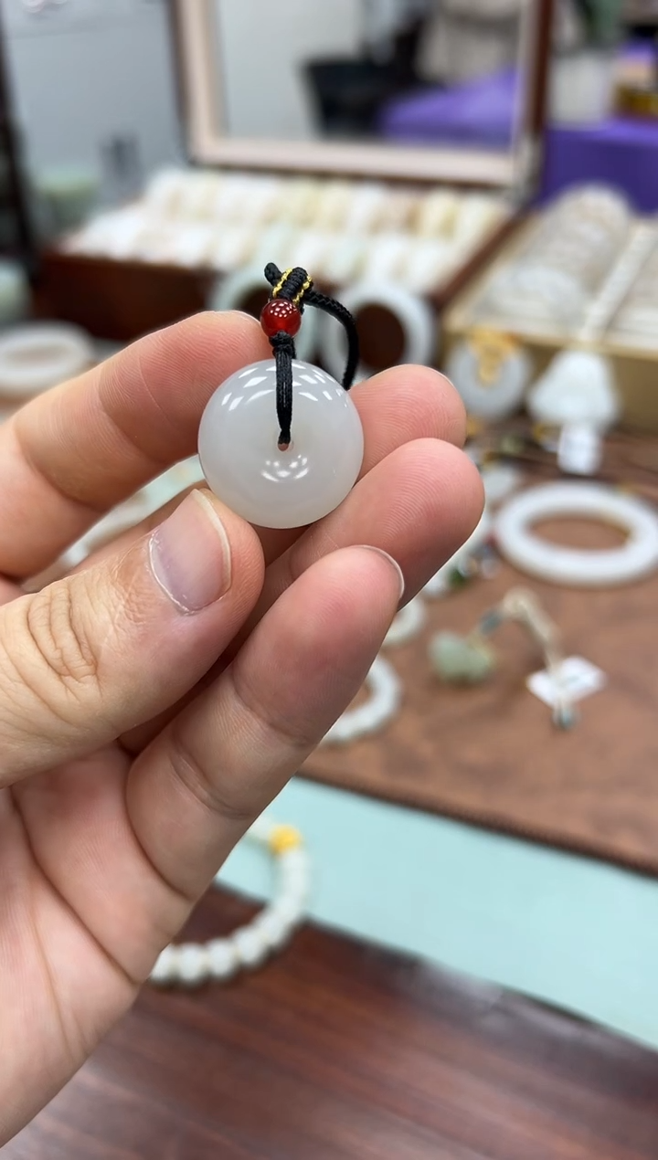 颈饰未镶嵌和田玉平安扣