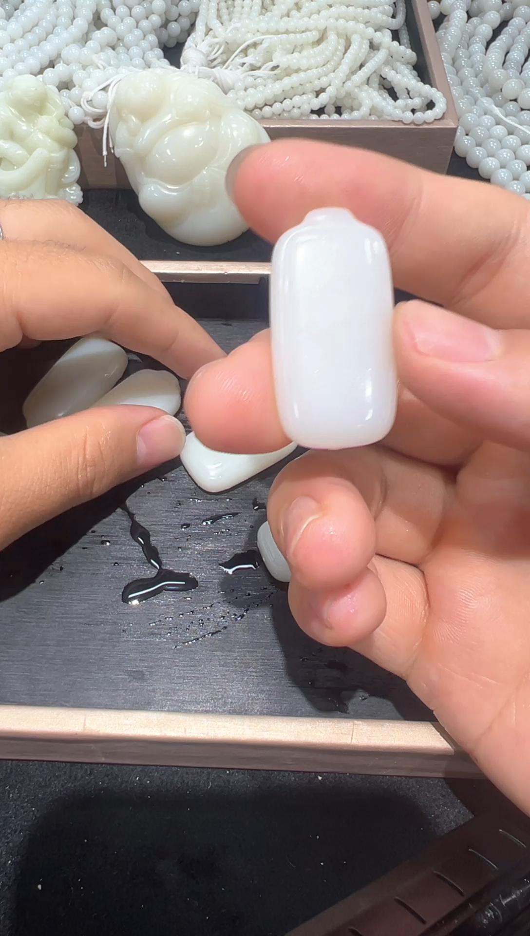 和田玉未镶嵌颈饰玉牌