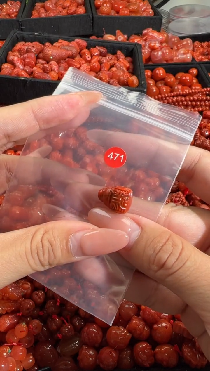 南红玛瑙未镶嵌颈饰1