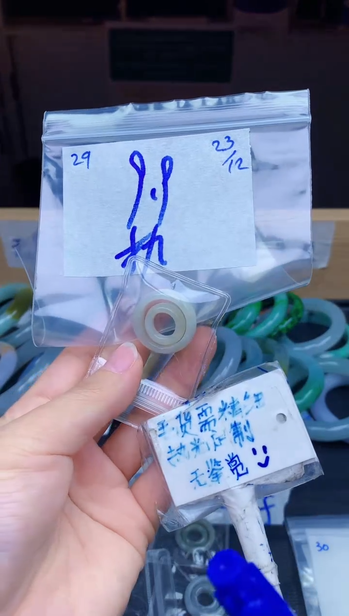 未镶嵌挂件翡翠执**手29毛货需精细抛光挂件多样性拍一发一