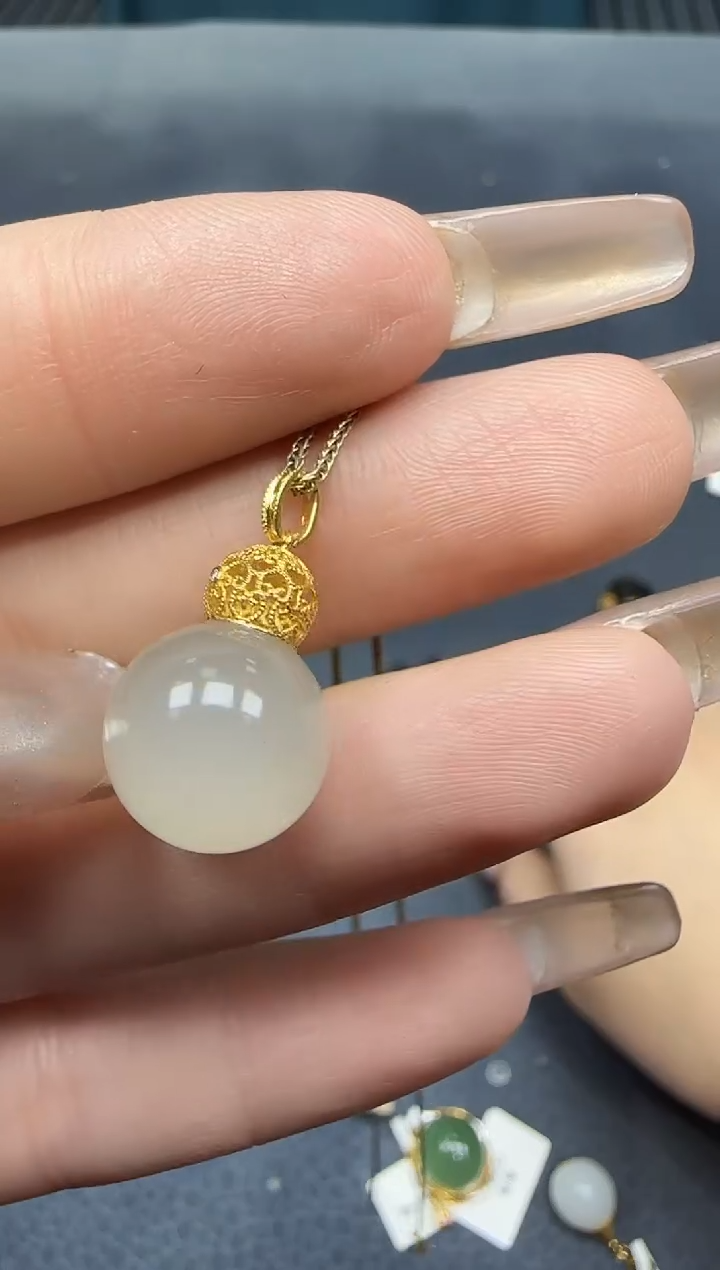 【闪购商品】和田玉挂件18K金镶嵌1