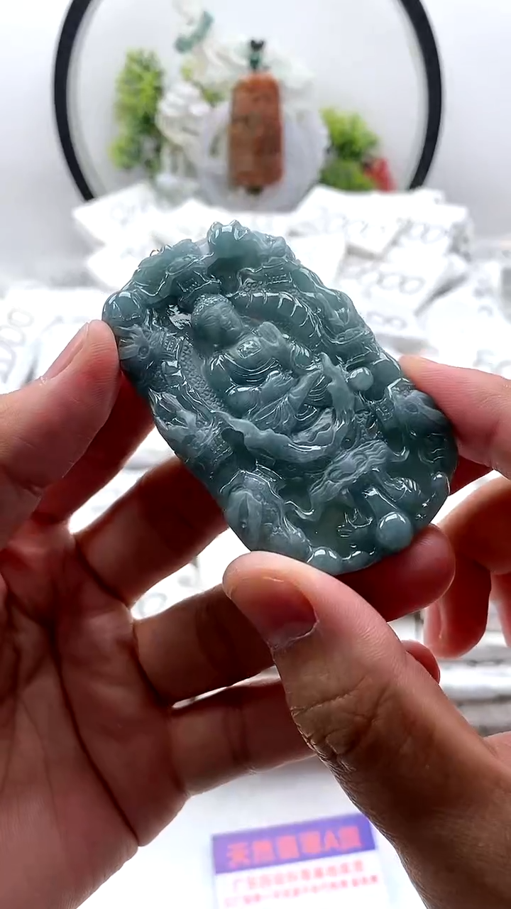 翡翠未镶嵌颈饰阿弥陀佛