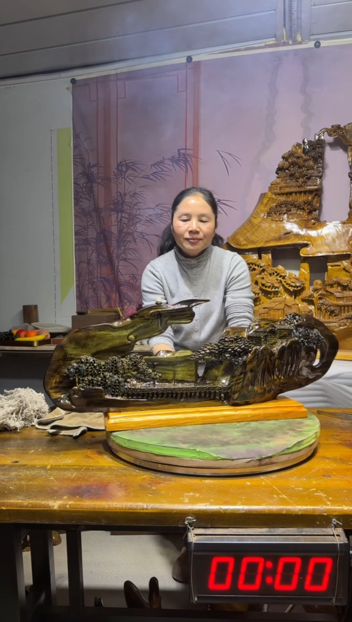 金丝楠你****一金丝楠木雕刻摆件