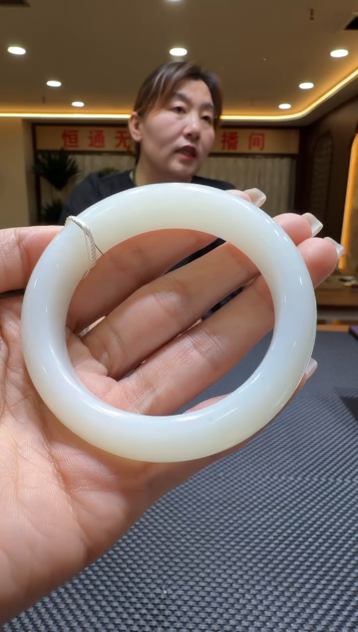 颈饰未镶嵌和田玉手镯56