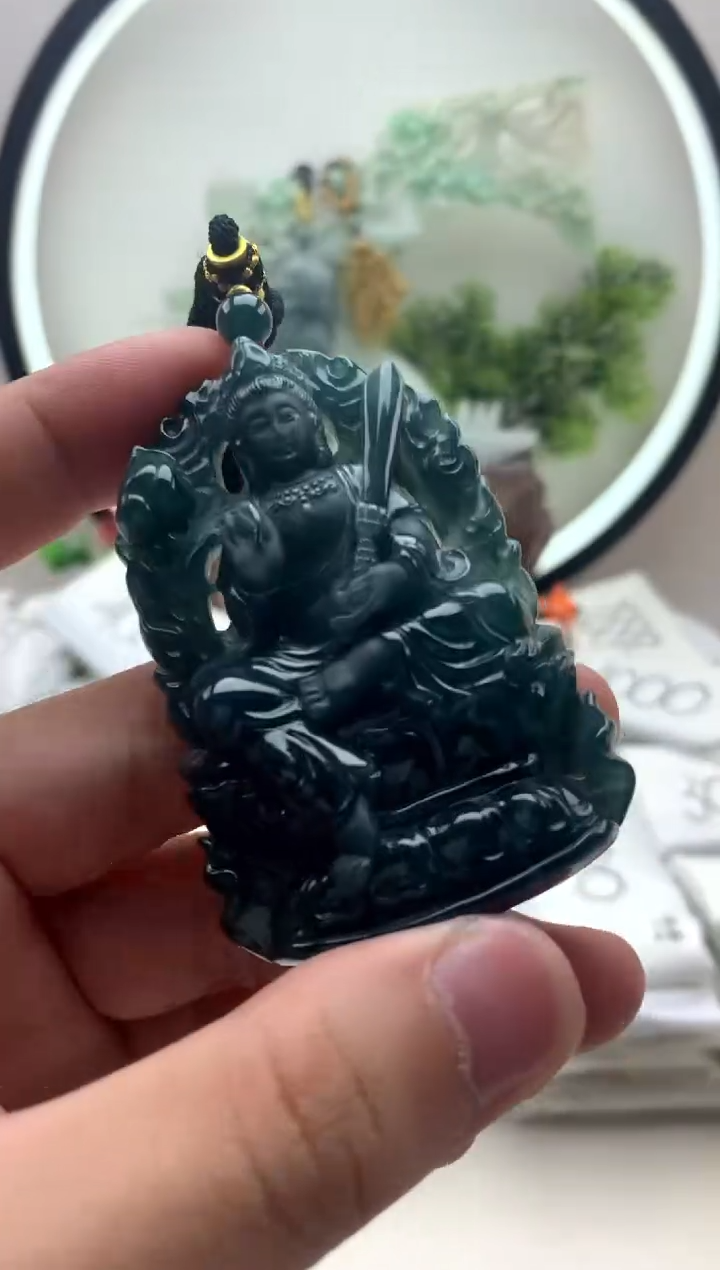 颈饰未镶嵌翡翠虚空藏