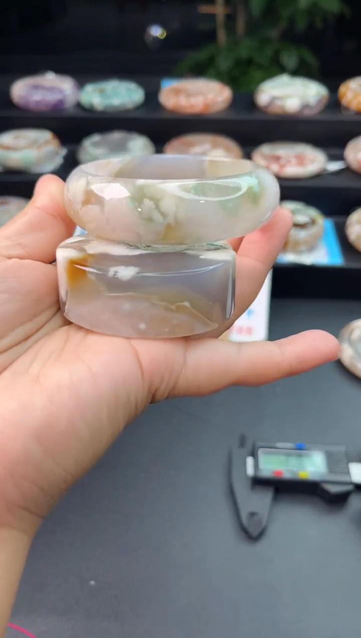 【闪购商品】石英质玉手镯未镶嵌赠送镯心（圈口57