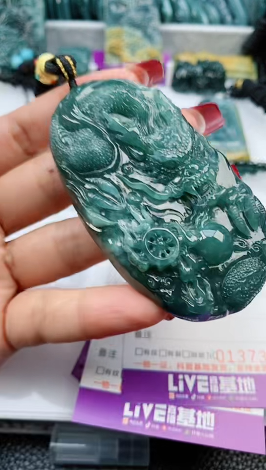 【闪购商品】翡翠颈饰未镶嵌            